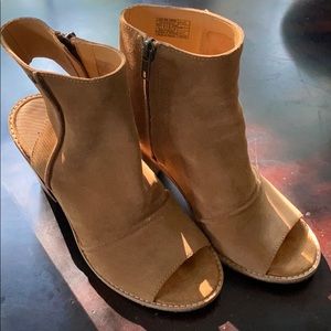 UGG Valencia Peep Toe Heeled!! Worn once. No box